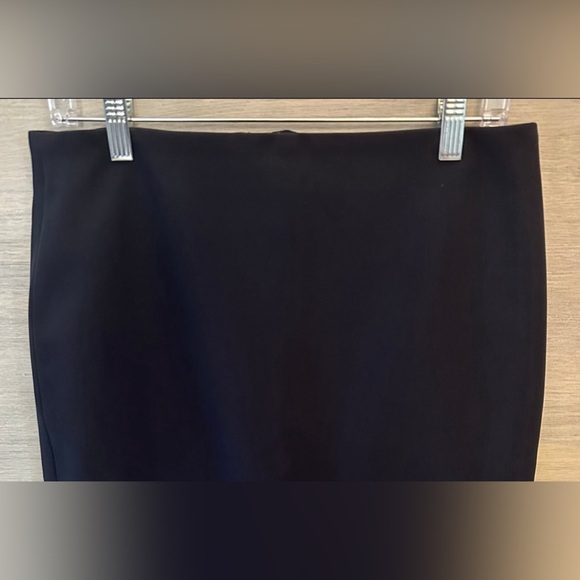 Banana Republic Pencil Skirt Navy Blue Scalloped Hem Size 8 Like New - Picture 2 of 9